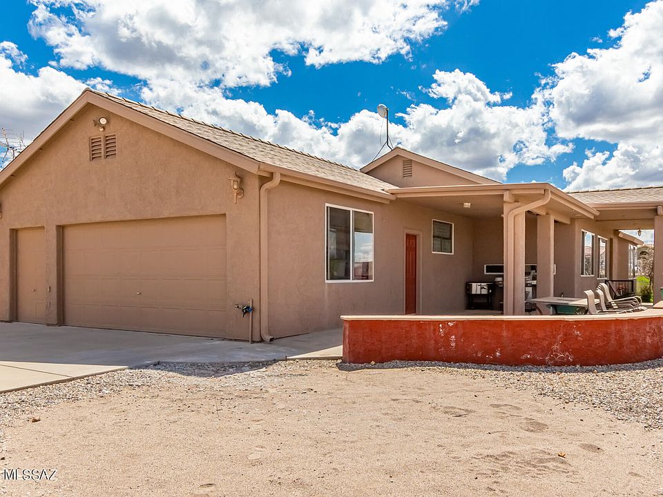 1st image of 2701 E Lomas Dr
