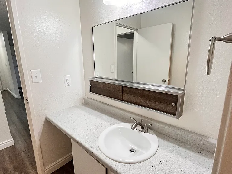 WIllowbrook Apartments — Photo 18