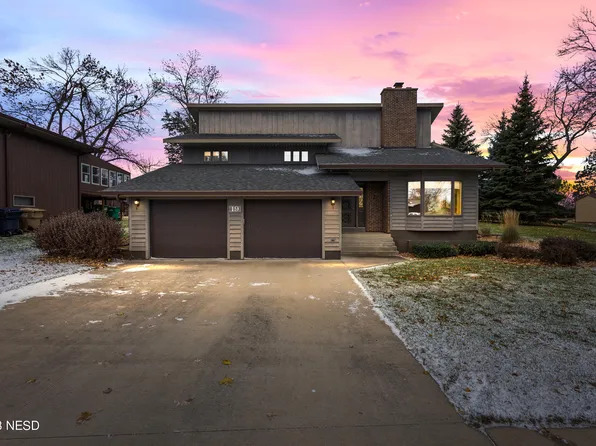 19 Sunrise Dr, Watertown, SD 57201