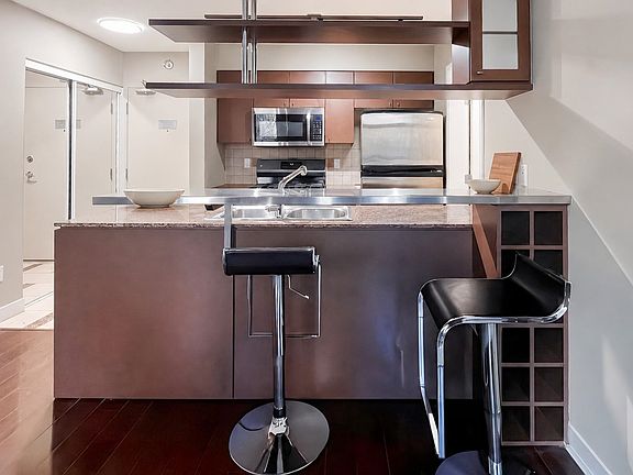 4th image of 1438 Richards St #307