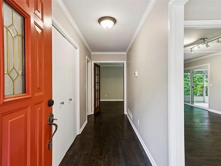 667 Brookline Dr SE — Photo 4