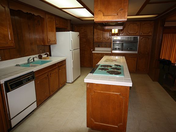 3rd image of 601 W Clark St