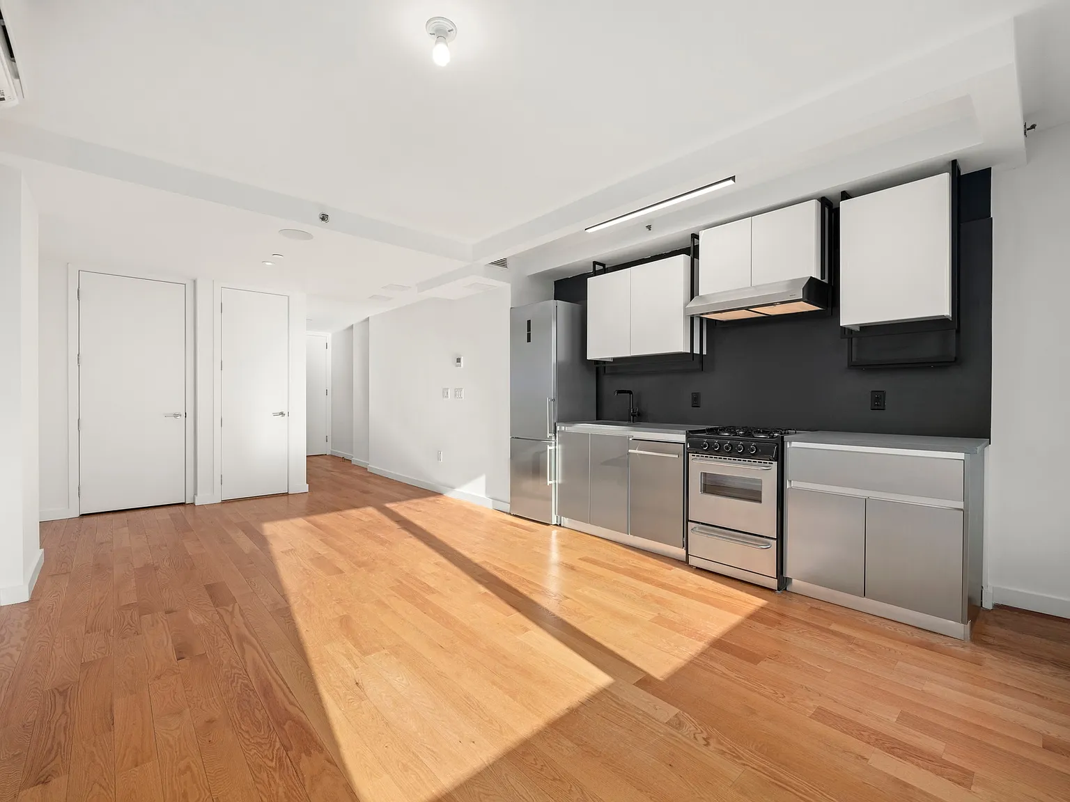 54 Noll Street — Photo 3