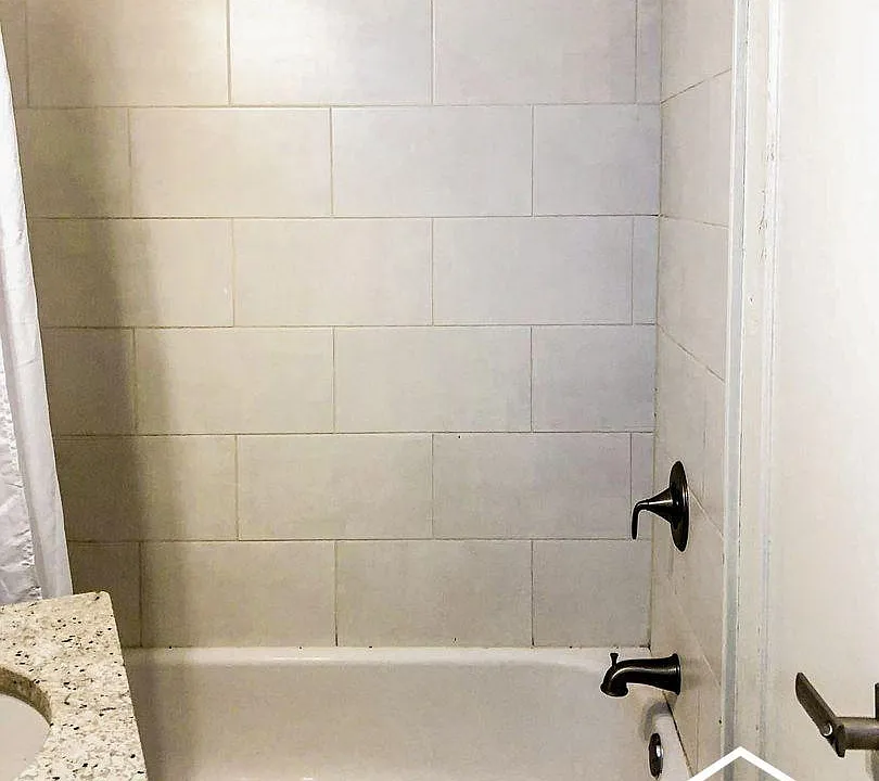 2231-33 W Wilson Ave #2