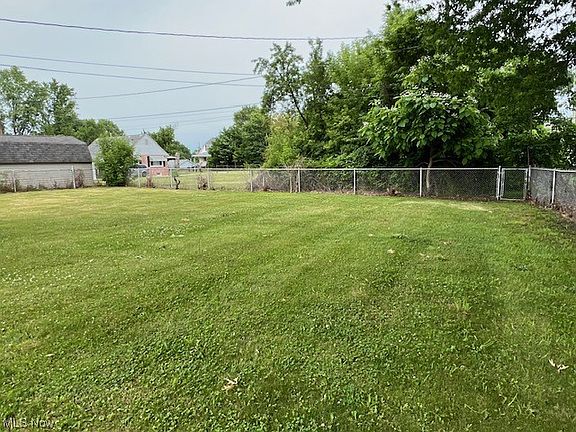 4th image of 5437 Liberty Ave