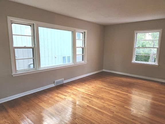 4th image of 210 E Forest St