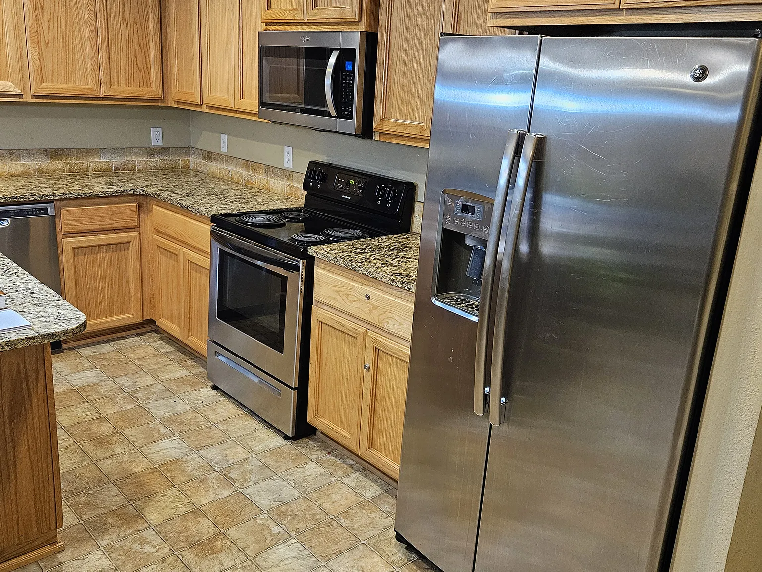 3 bed, 1970 sqft, $1,900 — Photo 3