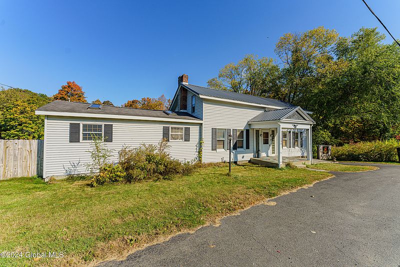 2nd image of 131 Tomhannock Road
