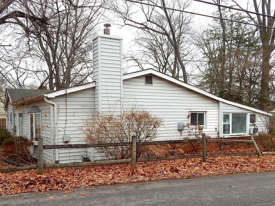 2nd image of 616 Severn Rd