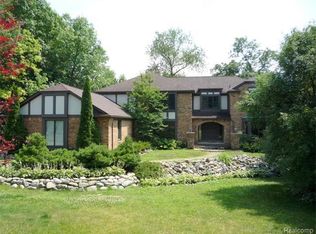 145 W Hickory Grove Rd, Bloomfield Hills, MI 48304