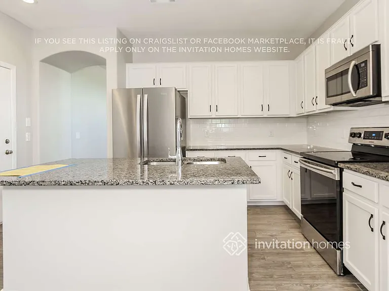 2815 S 95th Dr — Photo 6