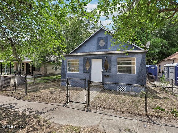 3rd image of 3408 PHOENIX Avenue
