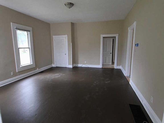 5th image of 212 Park St