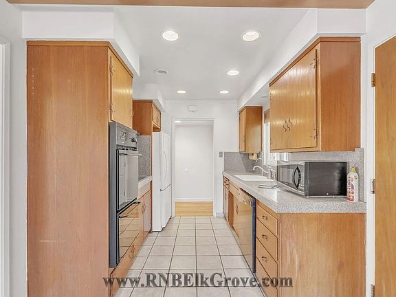 3rd image of 4930 Bonniemae Way
