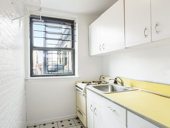 3rd image of 160 9th Ave #4C