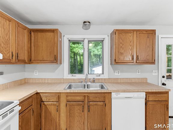5th image of 449 Pudding Hill Road
