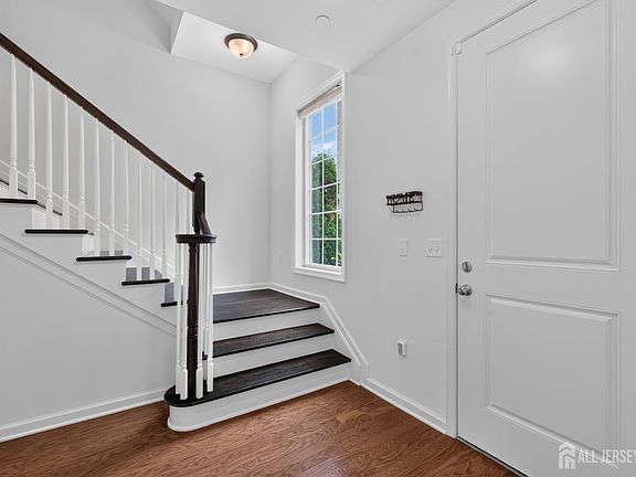 5th image of 247 Bradley Dr