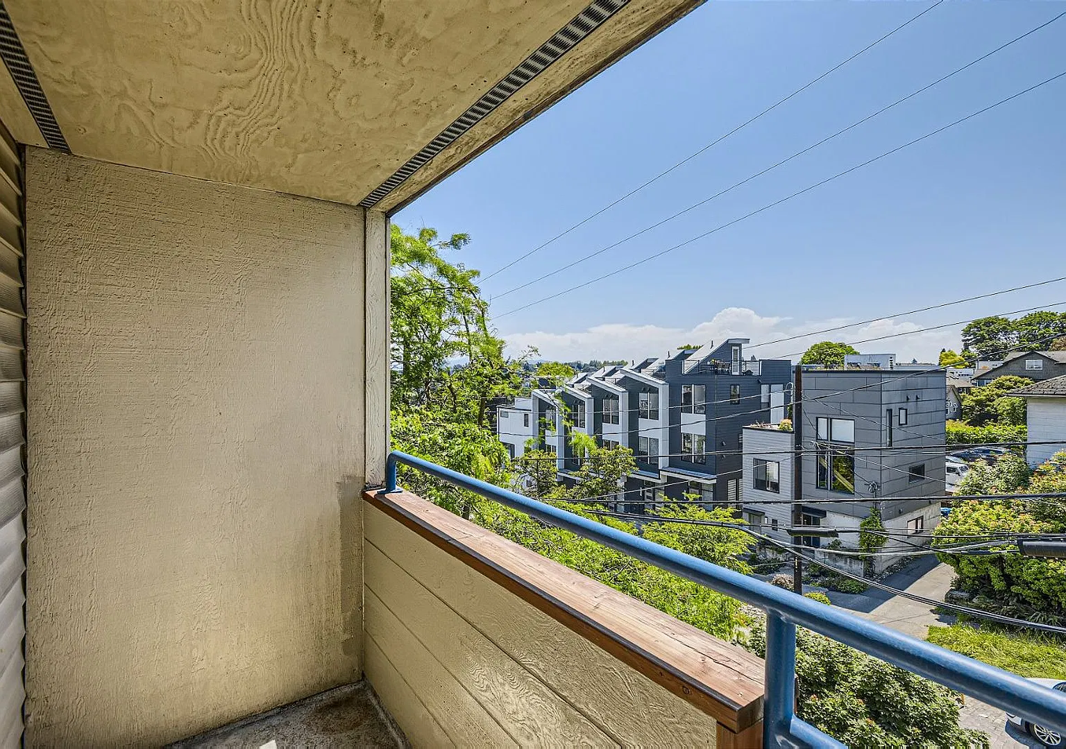 Great location in the vibrant Capitol Hill neighborhood! — Photo 4