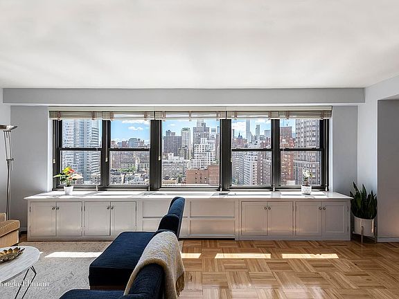 2nd image of 201 E 77th St Unit Phc