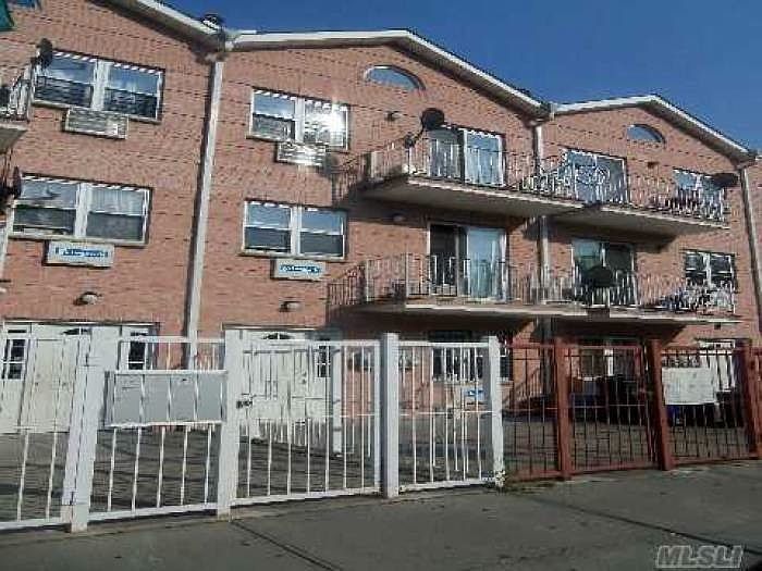 2nd image of 62 Harman St