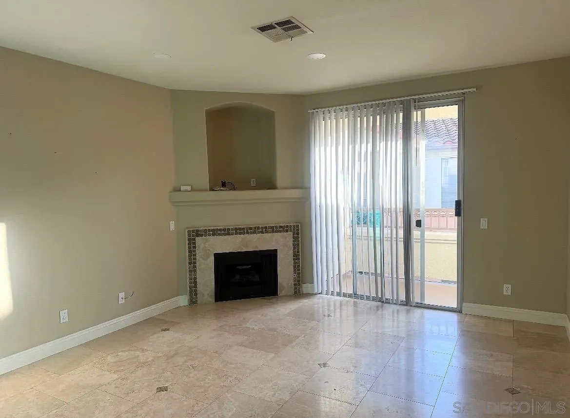3 bed, 2.0 bath, 1216 sqft, $3,500 — Photo 3