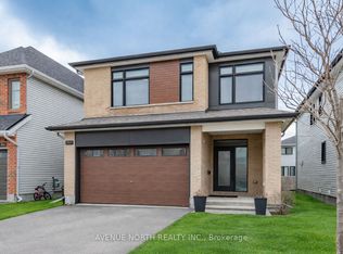 707 Moonflower Cres, Ottawa, ON K1T 0X8
