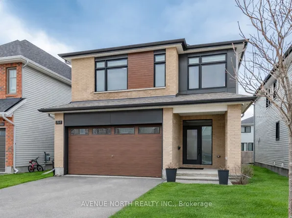 707 Moonflower Cres, Ottawa, ON K1T 0X8