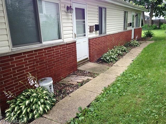 1st image of 2556 & 2558 Pelton Ave