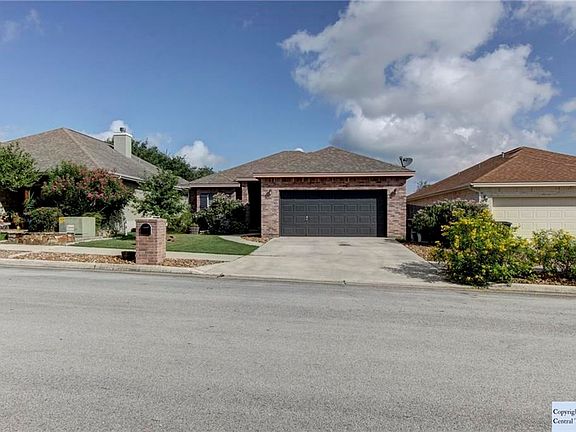 3rd image of 319 Bonner Blvd