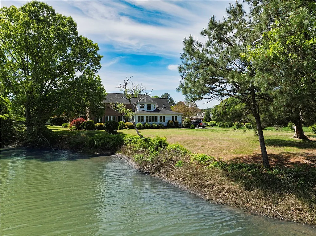 410 Oakley Pointe Ln photo 1