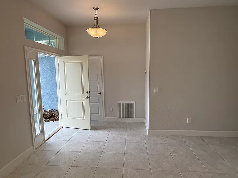 4413 SW 90th Pl — Photo 4