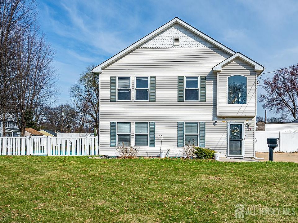 1st image of 17 Idlewild Rd