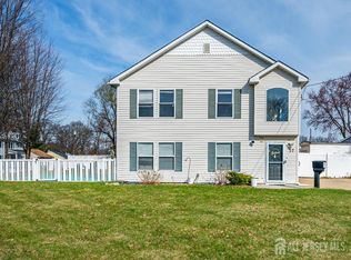 17 Idlewild Rd, Edison, NJ 08817