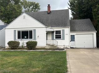 476 Woodstock Rd, Eastlake, OH
