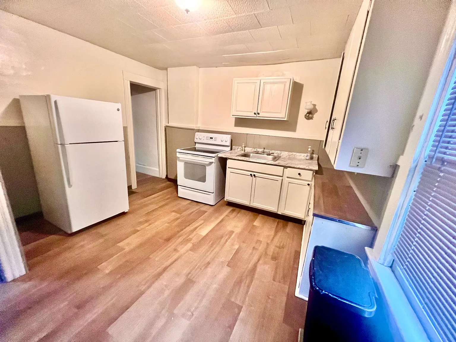 3 bed, 1100 sqft, $1,500 — Photo 2