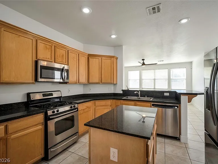 9711 Spinnaker Creek Ave — Photo 2
