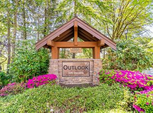 320 Decaire St #6, Coquitlam, BC V3K7C3