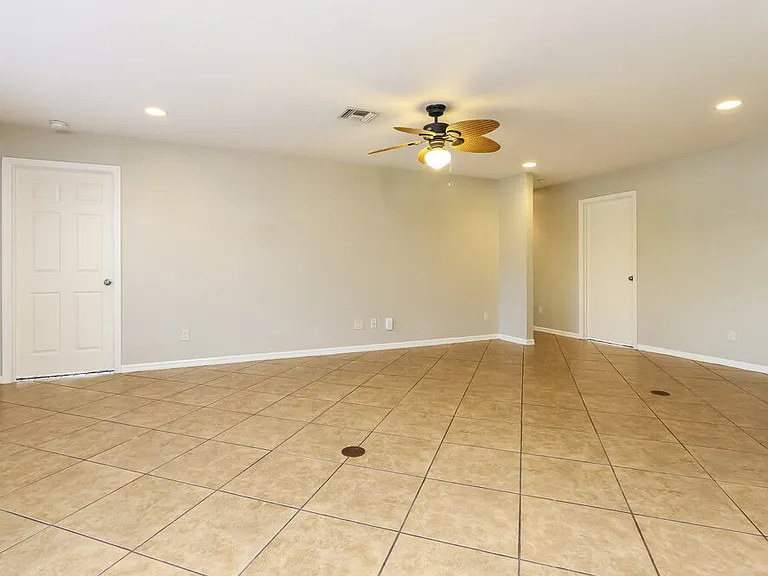 1413 SW 11th Pl — Photo 5
