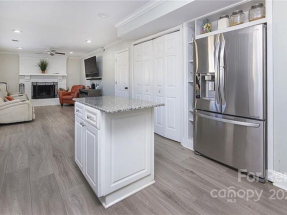 3rd image of 6919 Wooden Rail Ln