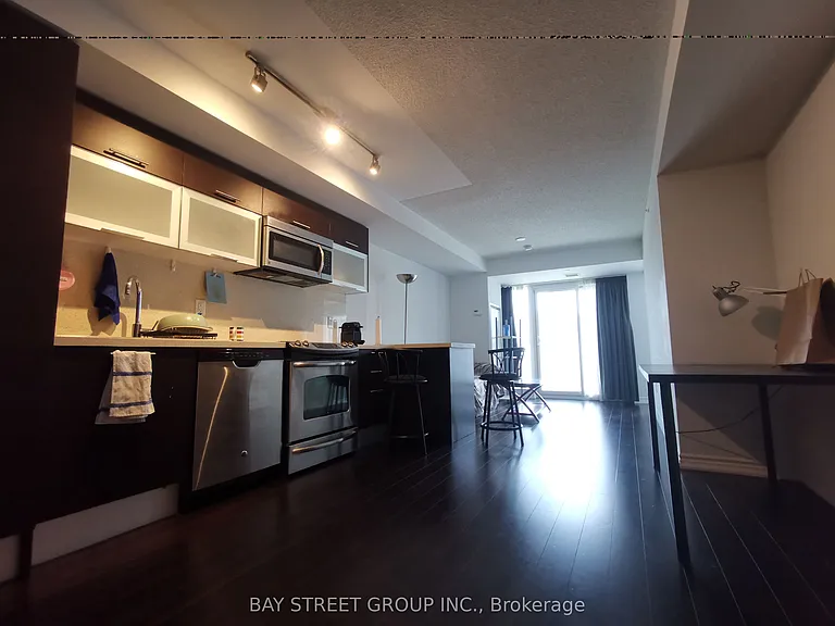 386 Yonge St #1809 — Photo 2