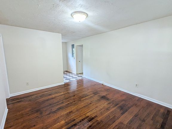 4th image of 2820 Cardo Dr NW