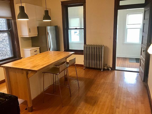 4th image of 2708 N Whipple St #3