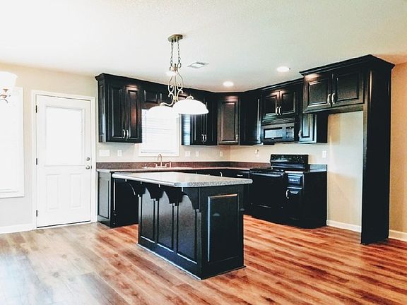 3rd image of 5746 Emily Ln