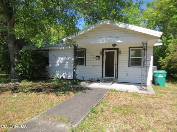 506 Fayard St, Waveland, MS 39576