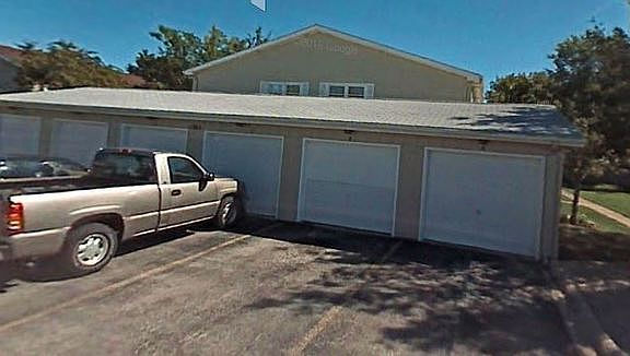 2nd image of 1304 Kingsbury Dr Unit B