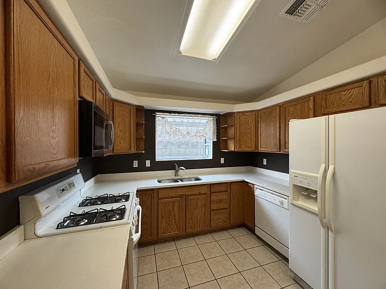 3719 N Roosevelt St — Photo 3