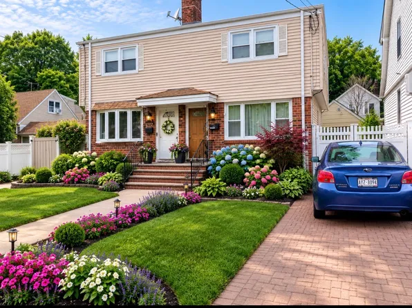 119-17 6th Ave, College Pt, NY 11356
