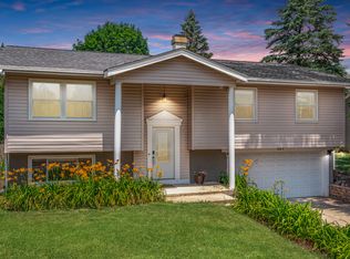 207 Arapahoe Trl, Carol Stream, IL 60188