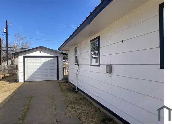 3rd image of 3012 39th St