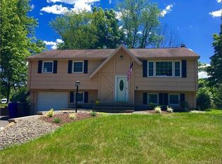 7 Raspberry Ln, Ellington, CT 06029